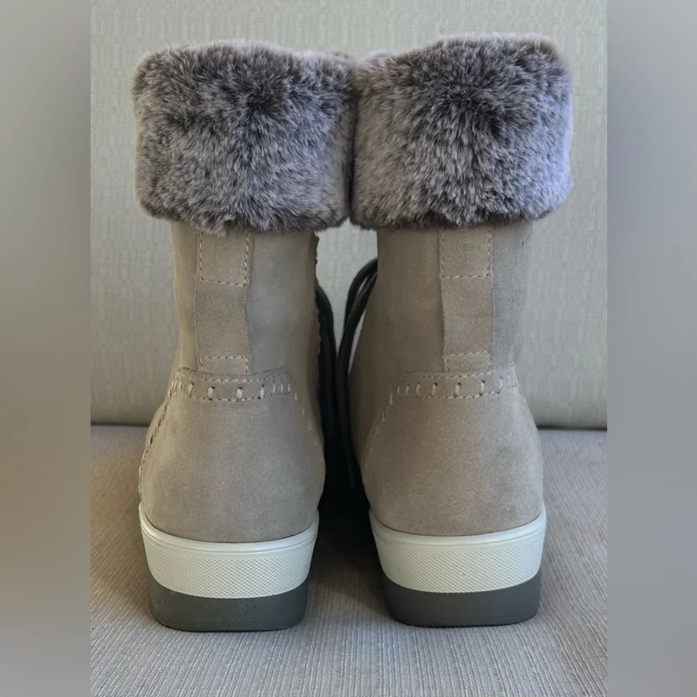 Cougar Grey Vanetta Suede Fur-Lined Winter Boots, size 11